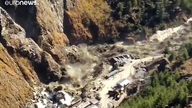 Hindistanda faciə: 14 nəfər öldü, onlarla insan itkin düşdü - VİDEO