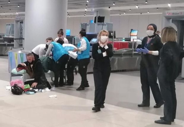 Sərnişin İstanbul hava limanında uşaq dünyaya gətirdi - VİDEO