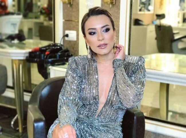 Tünzalə bu dəfə dərin yarıqlı ətəyi ilə DİQQƏT ÇƏKDİ - FOTO