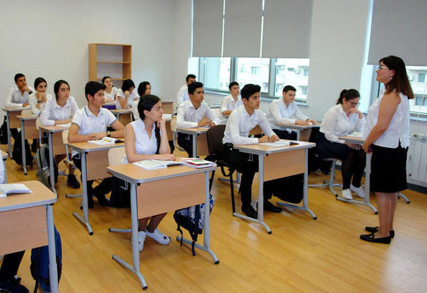 В регионах возобновляется традиционная форма обучения в старших классах