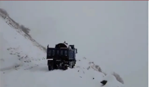 Əsgərlərimiz ağır qəzadan son anda XİLAS OLDULAR - VİDEO