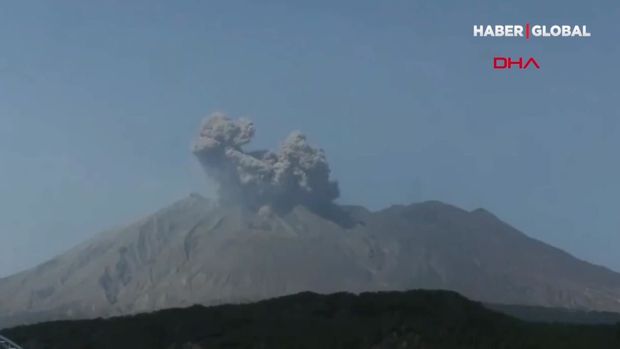 Yaponiyada güclü vulkan püskürməsi baş verib - VİDEO
