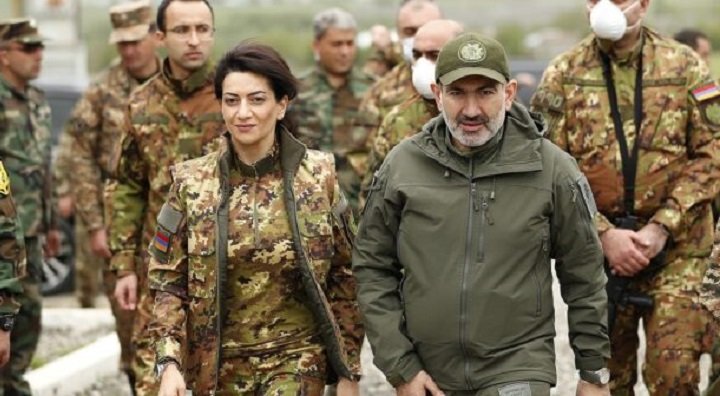 “Necə kişisən ki, hansısa küçük…” – Rus jurnalist arvadının Paşinyanı niyə söydüyünü açıqladı