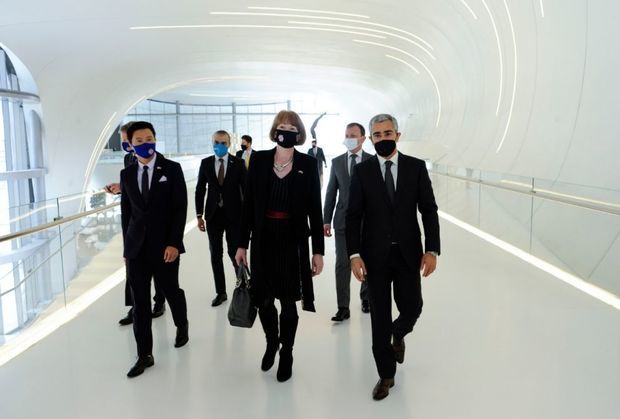 Böyük Britaniyanın dövlət naziri Vendi Morton Heydər Əliyev Mərkəzində olub - FOTO