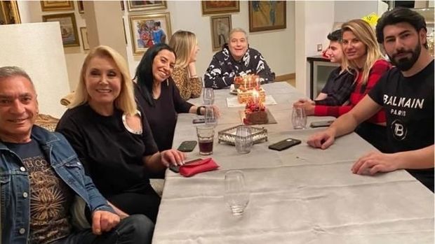 Türkiyəli şoumen ad gününü keçmiş arvadları ilə qeyd etdi - FOTO