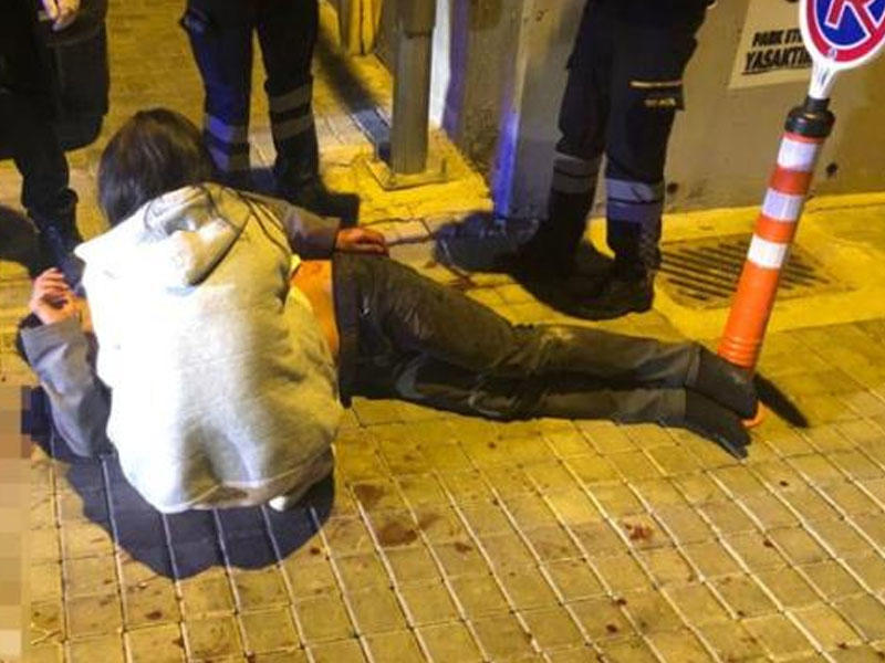 Anasını yad kişiylə yataqda tutan məktəbli dəhşət saçdı - VİDEO - FOTO