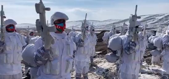 “Qış təlimi-2021”: Komandolardan möhtəşəm and - VİDEO