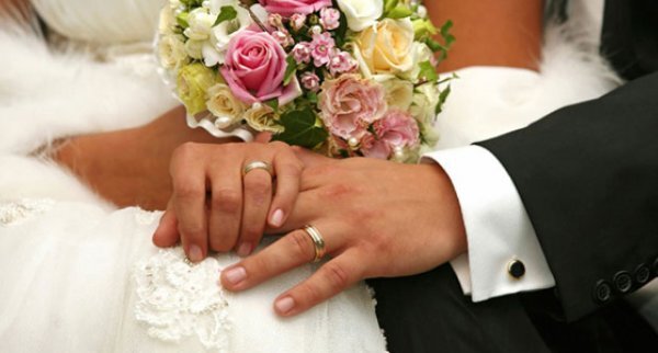 ŞOK OLAY: 29 yaşlı tələbə 80 yaşlı kişi ilə EVLƏNDİ- FOTO