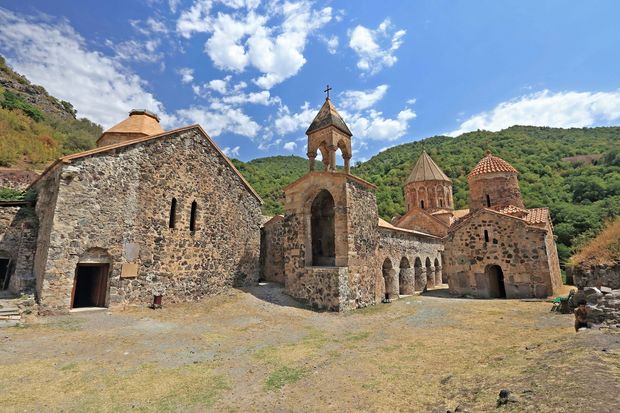 Komitə sədri Xudavəng monastırının alban məbədi olması faktlarından DANIŞDI