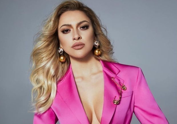 Cazibədar müğənni sevgilisi ilə yeni görüntülərini paylaşdı - FOTO
