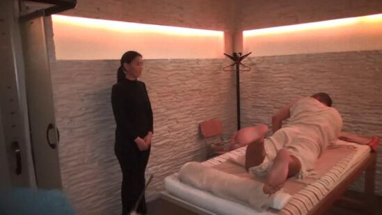 Pandemiyada işləyən MASAJ SALONU AŞKARLANDI - Qadınlar hara qaçacaqlarını BİLMƏDİLƏR- VİDEO