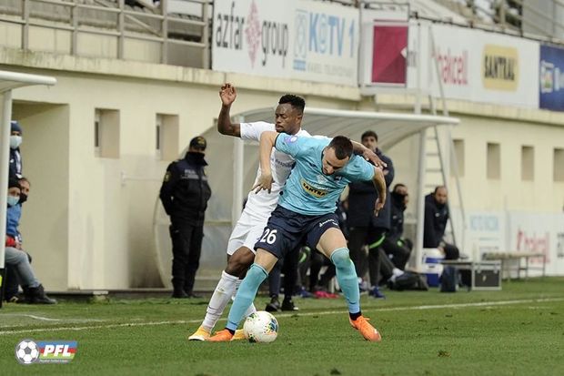 Azərbaycanda futbolçunun dişləri qırıldı