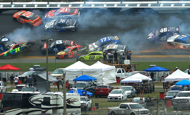 Hollivud filmlərindəki kimi qəza: 16 maşın toqquşdu - VİDEO
