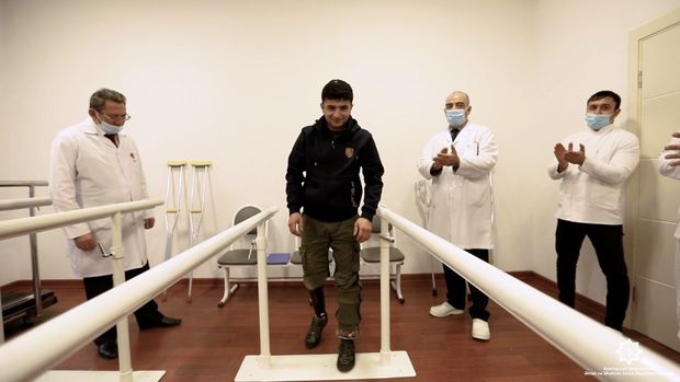 Daha bir qazimiz yüksək texnologiyalı protezlə təmin olundu - VİDEO