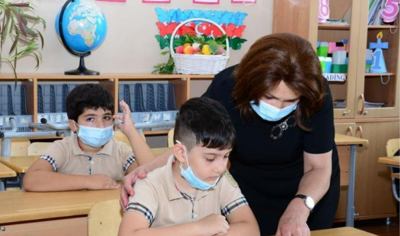 Şagirdlər dərs zamanı maska taxmalıdır? — Nazirlikdən AÇIQLAMA