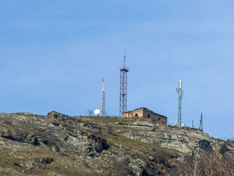 Postları bir-birindən 2-3 metr aralı yerləşən Azərbaycan və Ermənistan əsgərləri - FOTO