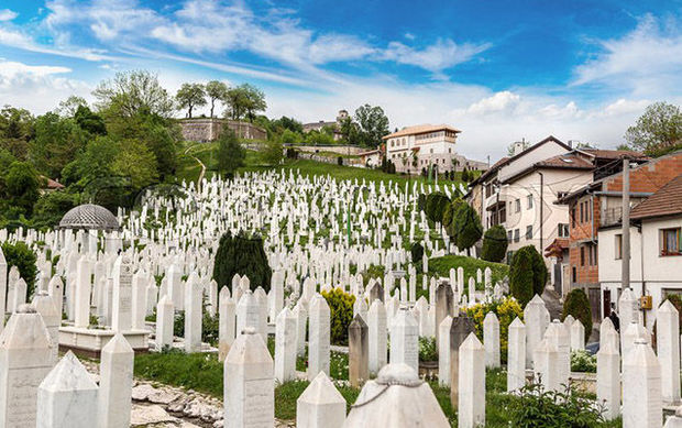 İtaliyada dəfni üçün yer tapılmayan azərbaycanlı uşaq bir ay sonra basdırıldı