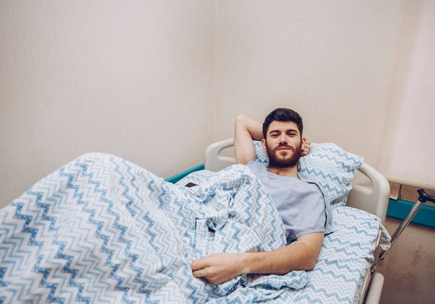 “YAŞAT” daha iki qazinin və şəhid atasının əməliyyat xərclərini qarşıladı