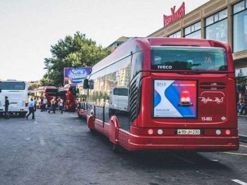 Bakıda 15 yaşlı qızı dayanacaqda avtobus vurdu