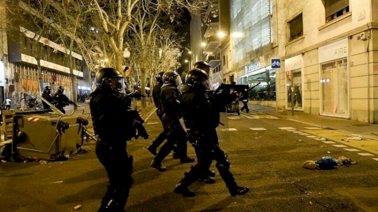 İspaniyanı etiraz aksiyaları bürüdü: 33 nəfər yaralandı