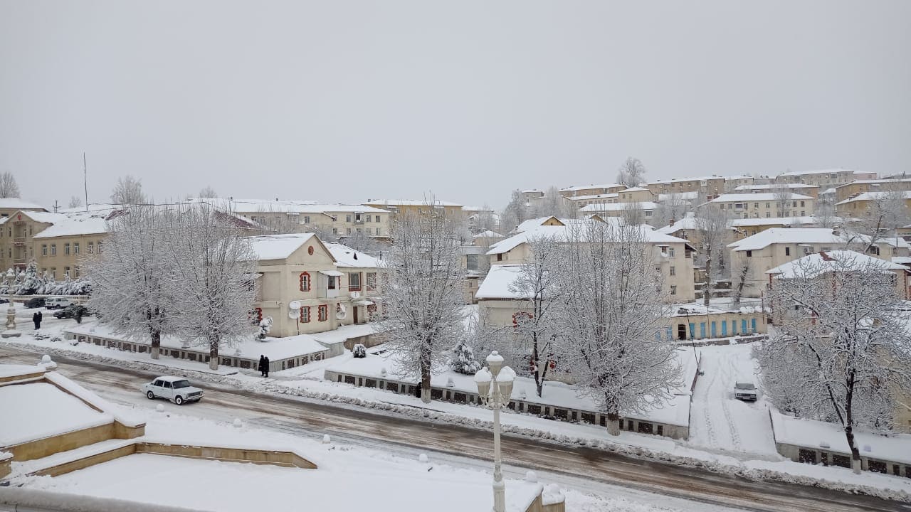 Daşkəsənə yağan qar rayonu işıqsız qoydu-FOTO-VİDEO