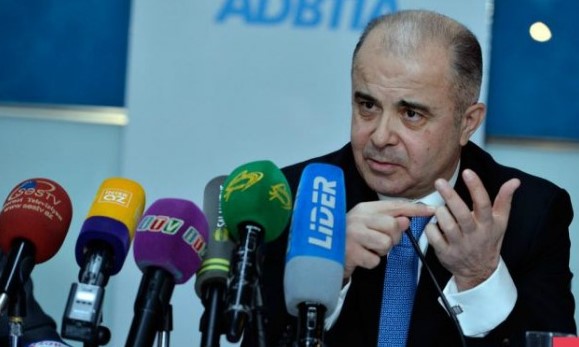 Rektor 1 milyona ev, 440 minə maşın aldı