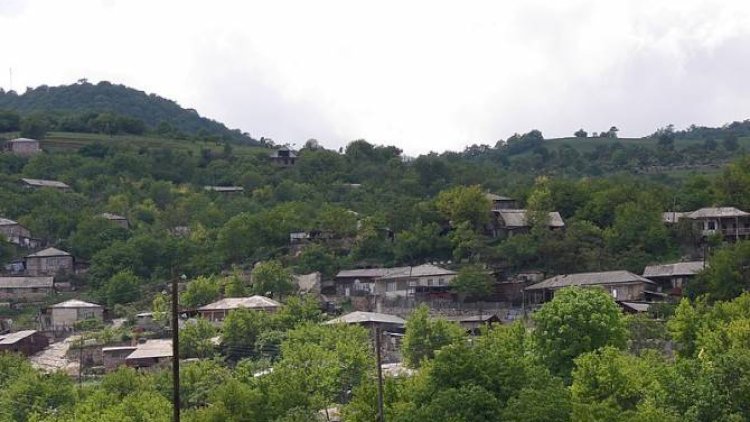 Ermənilər Zəngəzurun Zeyvə kəndini boşaldır