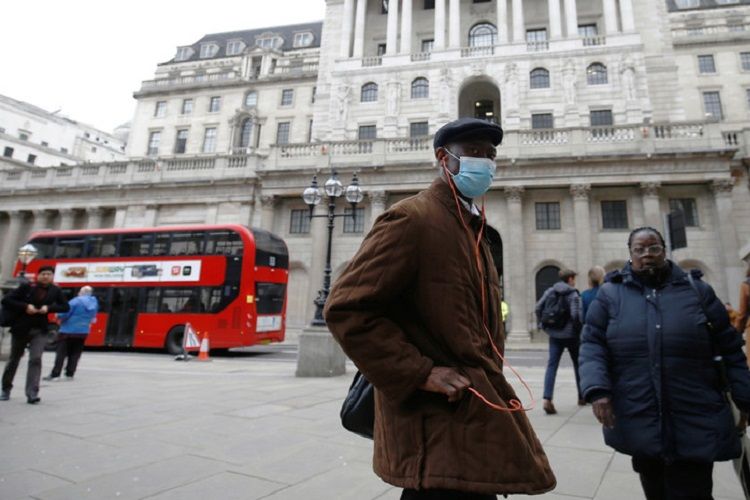 Britaniyada son sutkada 12 mindən çox insanda COVID aşkarlanıb