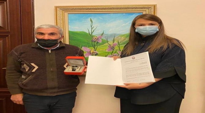 Qənirə Paşayeva qəhrəman şəhidimiz, kapitan Samir Mehdiyevin atası ilə görüşüb