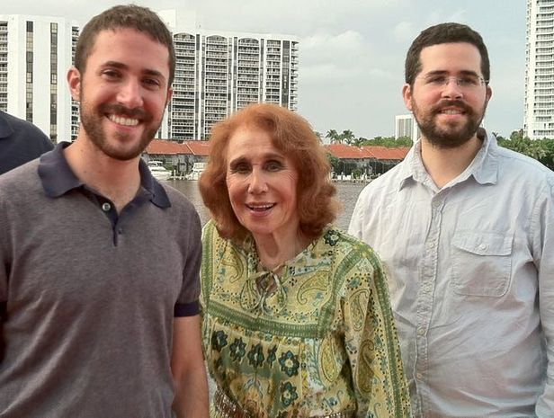 Amerikada 93 yaşlı nənə nəvələrindən 19 milyon dollar təzminat aldı - VİDEO