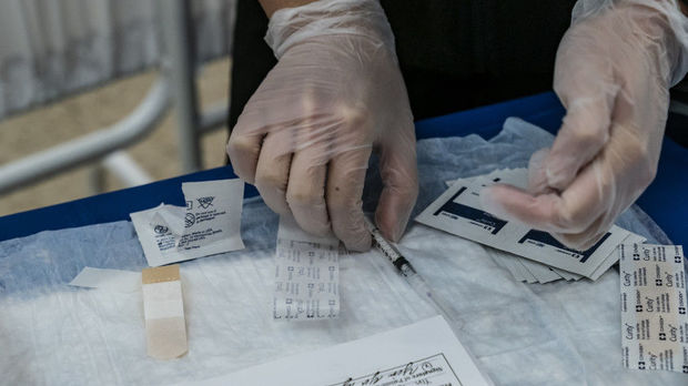 ABŞ-da 23 nəfər koronavirus peyvəndi vurulduqdan sonra ölüb