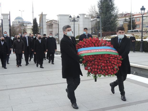 Али Асадов посетил парк Гейдара Алиева в Анкаре - ФОТО