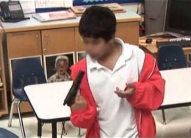 ABŞ-da əlinə dolu tapança keçən uşaq evdə anasını öldürdü - FOTO