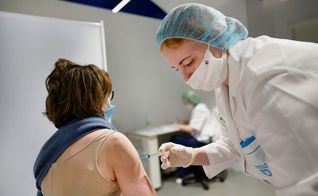 Dünyada koronavirusa qarşı peyvvənd olanların sayı 200 milyonu keçdi