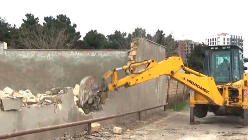 İcra Hakimiyyəti Ziya Məmmədovun obyektlərini sökür? - FOTO