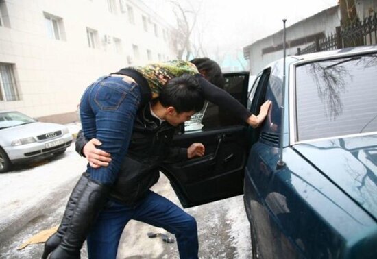 Azərbaycanda oğlan anasının övladlığa götürdüyü QIZI 