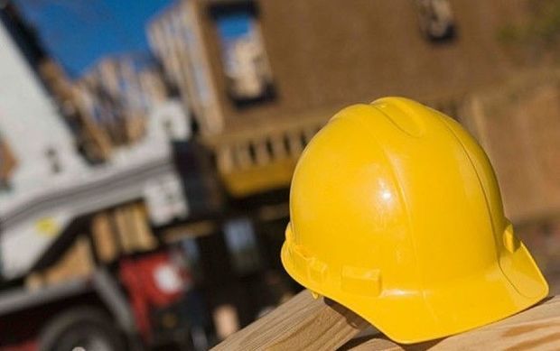 Daha bir fəhlə hündürlükdən yıxılaraq ölüb