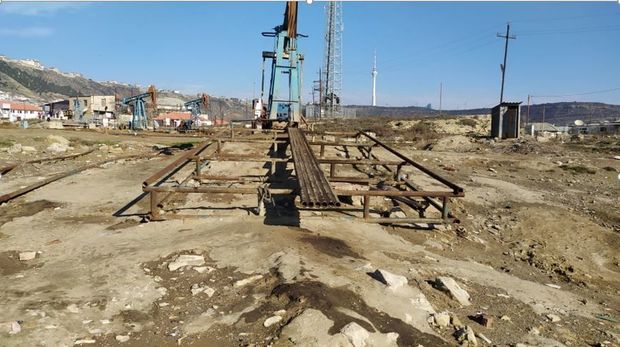 İşlək neft quyusundan metal oğurlamaq istəyənlər yaxalanıb - FOTO