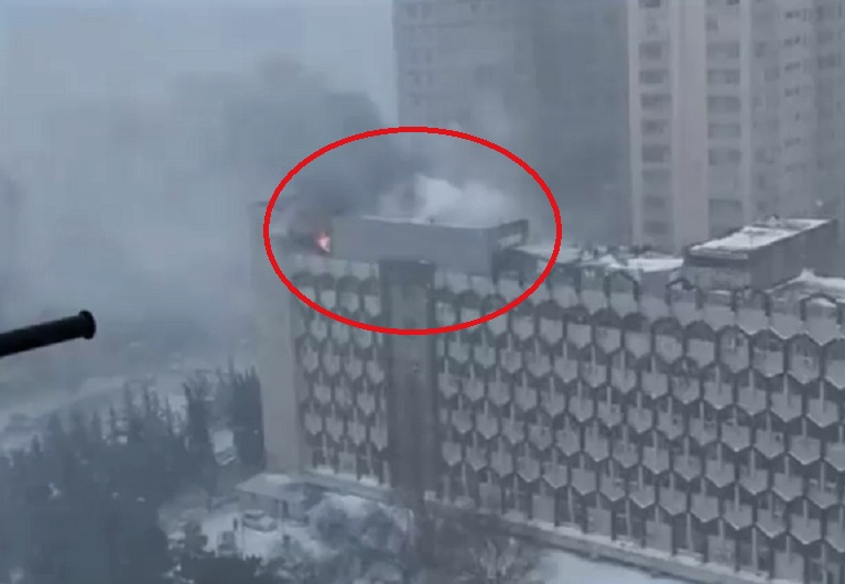 Bakıda yaşayış binasında yanğın baş verdi - VİDEO