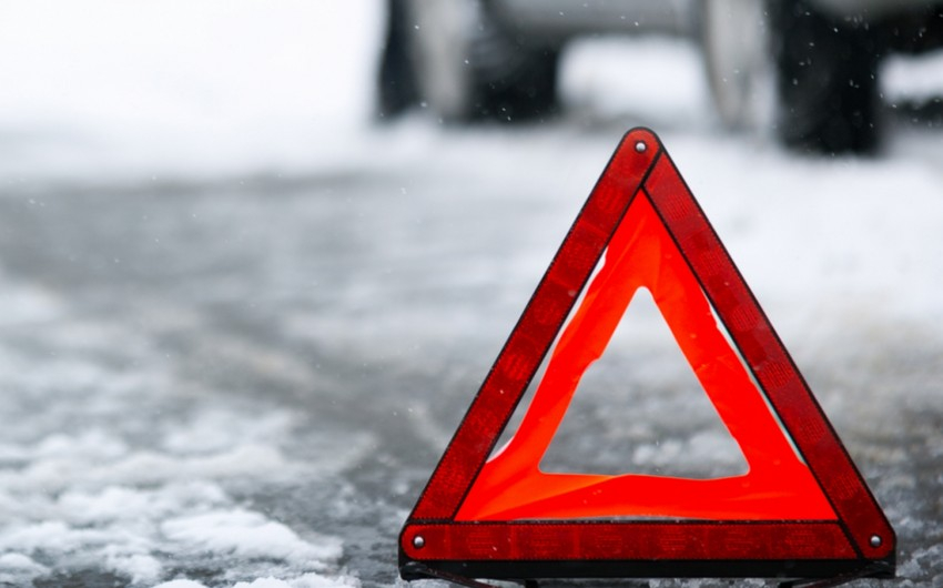 Bakı-Qazax yolunda zəncirvari qəza: 30-a yaxın avtomobil toqquşdu