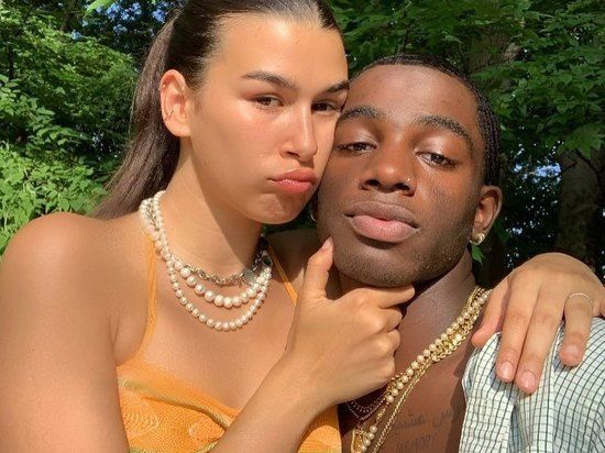 Urqantın qızı alt paltarında reklama çəkildi – FOTO