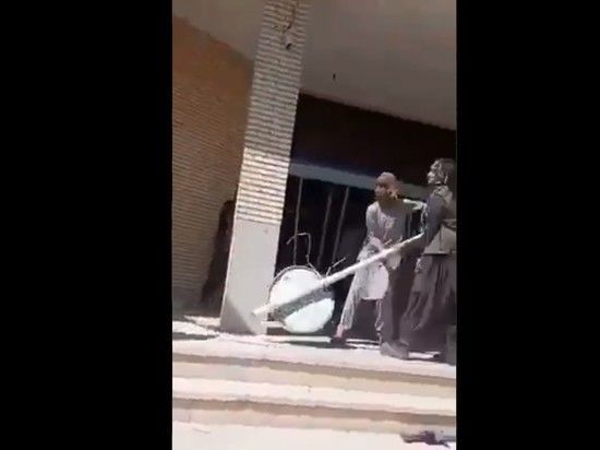 İranın Səravan şəhərində əhali etiraza qalxdı - VİDEO