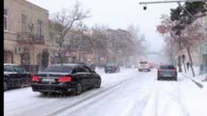 В Баку снегопад парализовал движение транспорта - ФОТО/ВИДЕО