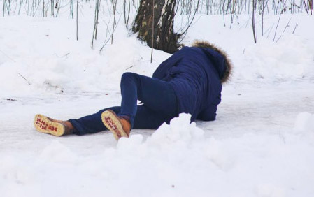 Qarda yıxılan 36 nəfər xəstəxanalıq olub - Yenilənib