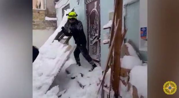 FHN vətəndaşları hava şəraiti ilə əlaqədar təhlükəsizlik qaydalarına əməl etməyə çağırıb - VİDEO