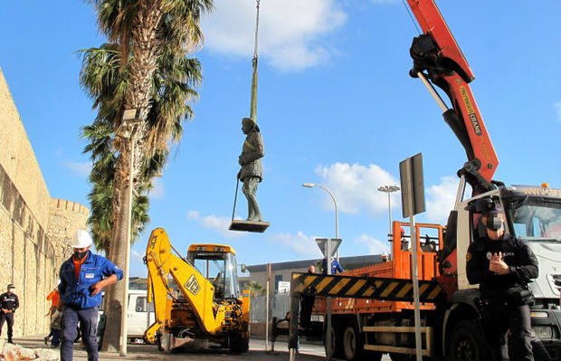 İspaniyada general Frankonun son heykəli sökülüb – FOTO