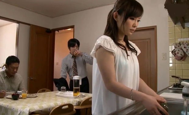 Boşadığı arvadına ev işlərini gördüyü üçün külli miqdarda təzminat ödəyəcək