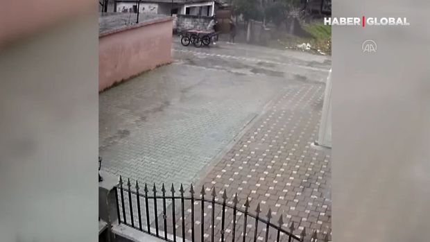 Günün günorta çağı evin darvazasını oğurladılar – VİDEO