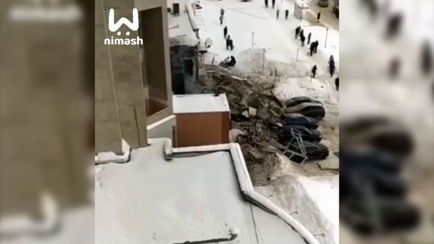 Rusiyada yaşayış binasında baş vermiş güclü partlayış yerindən görüntülər yayımlanıb - VİDEO