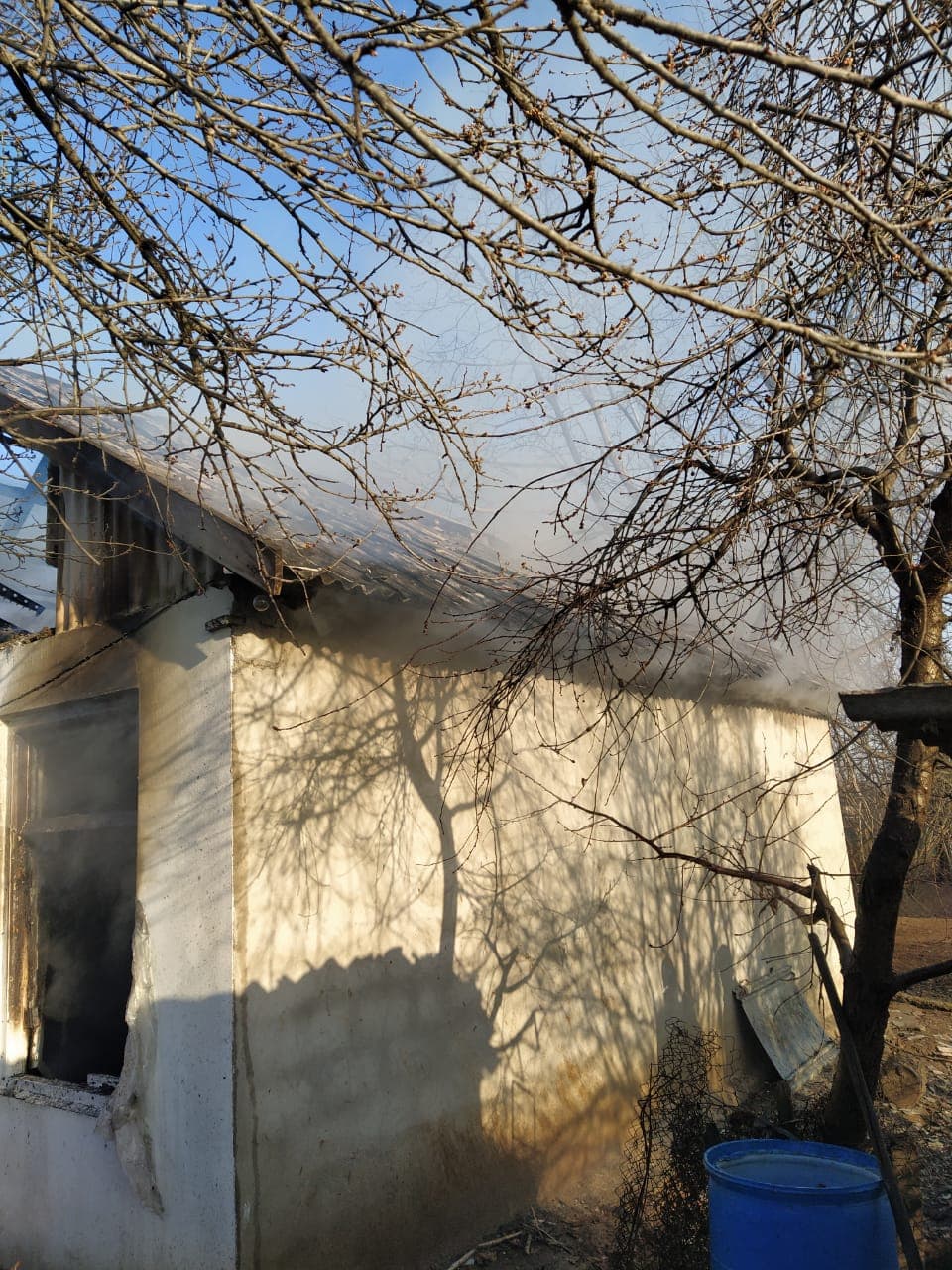 Azərbaycanda ev yandı,xəsarət alan var-VİDEO